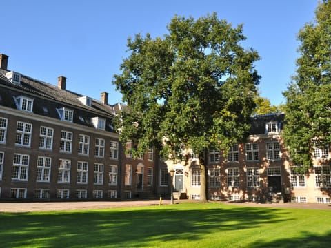 Boeken, tijdschriften, bibliotheek